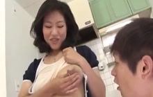 Japanese mom's saggy tits 
